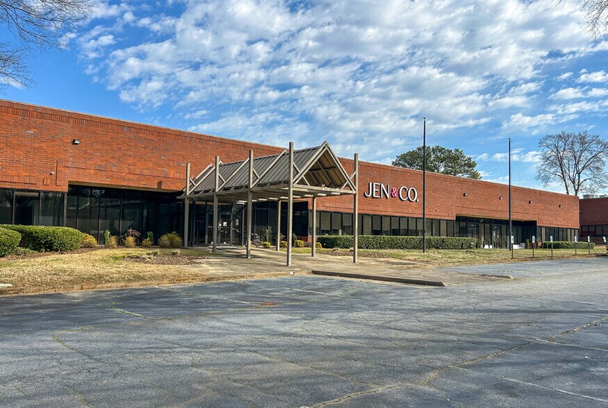 More Photos Of 4830 River Green Pky, Duluth Warehouse For Lease