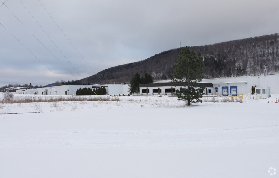More Photos Of 118-184 Aker Dr, Cobleskill Distribution For Lease