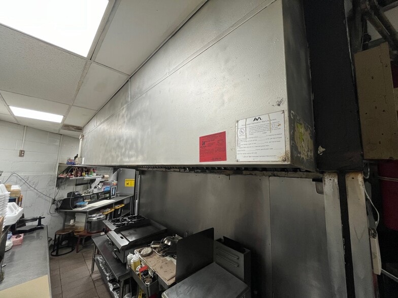 More Photos Of 621 N Fort Wayne Ave, Indianapolis Restaurant For Sale