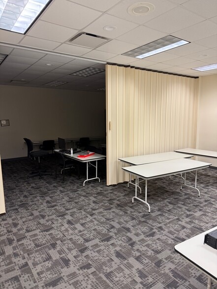 More Photos Of 960 W Lincoln Rd, Lake Charles Warehouse For Sale