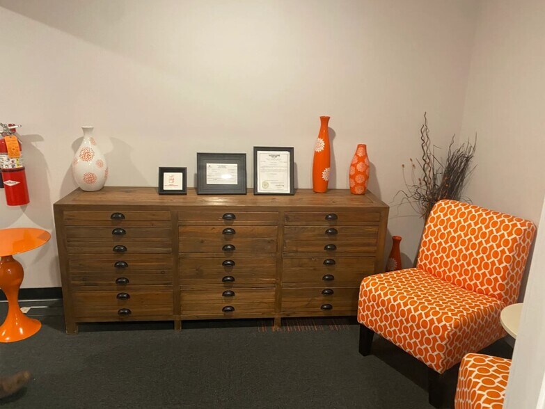 More Photos Of 224 Commerce Dr, Brandon Office For Sale