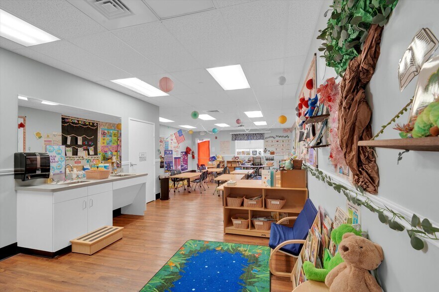 More Photos Of 20417 S University Blvd, Missouri City Schools For Lease