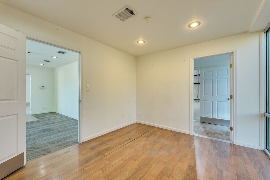 More Photos Of 2105 Ranch Road 620 S, Lakeway Storefront For Lease