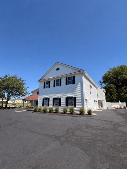 More Photos Of 158 S Broad St, Pawcatuck Medical For Lease