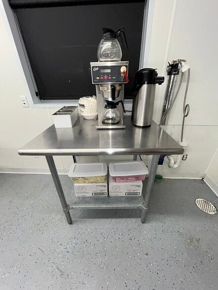 More Photos Of 1002 Cross st, Robinson Restaurant For Sale