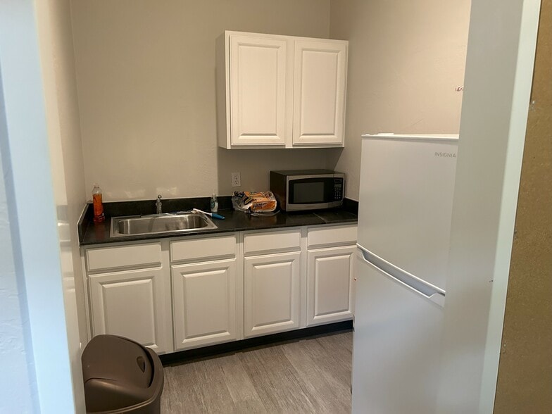 More Photos Of 7015 N Robinson Ave, Oklahoma City Office For Lease