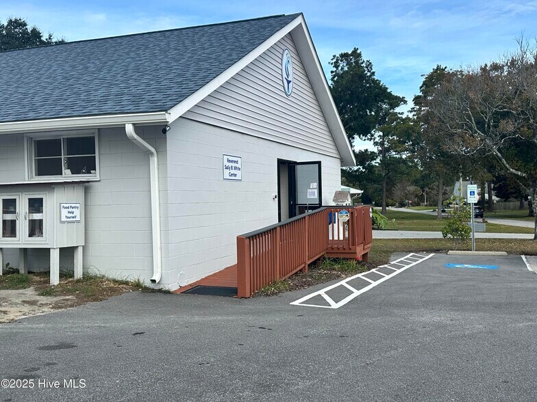 Primary Photo Of 2900 Bridges St, Morehead City Office For Lease