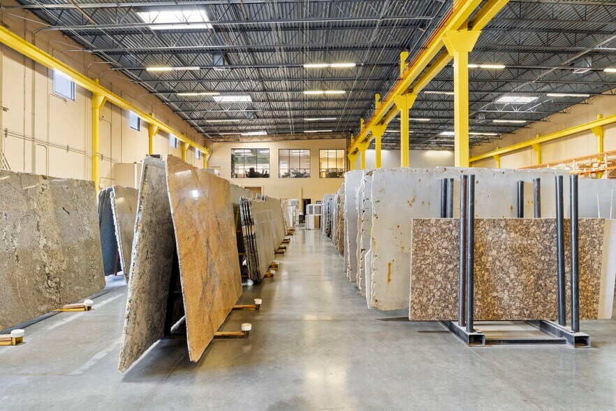 More Photos Of 2114 W Parkside Ln, Phoenix Warehouse For Sale
