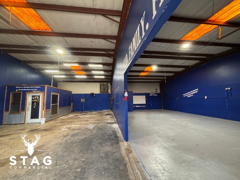 More Photos Of 3916 E McKinney St, Denton Warehouse For Lease