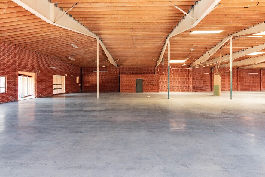 More Photos Of 5880 Adams Blvd, Culver City Industrial For Lease
