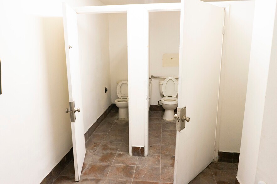 More Photos Of 955 Venice Blvd, Los Angeles Warehouse For Lease