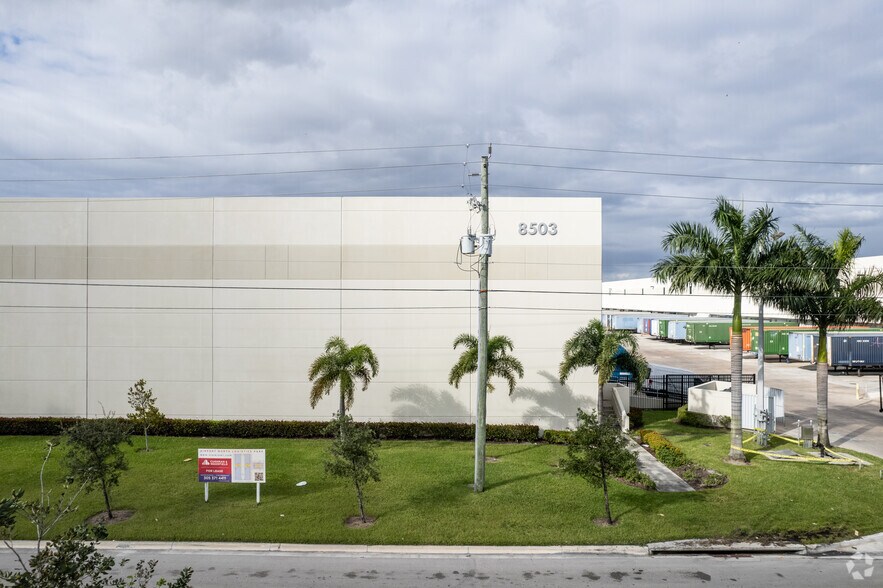 More Photos Of 8503 NW 80th St, Medley Distribution For Lease