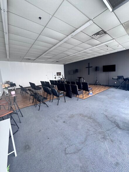 More Photos Of 3001-3061 S Sheridan Rd, Tulsa Unknown For Lease