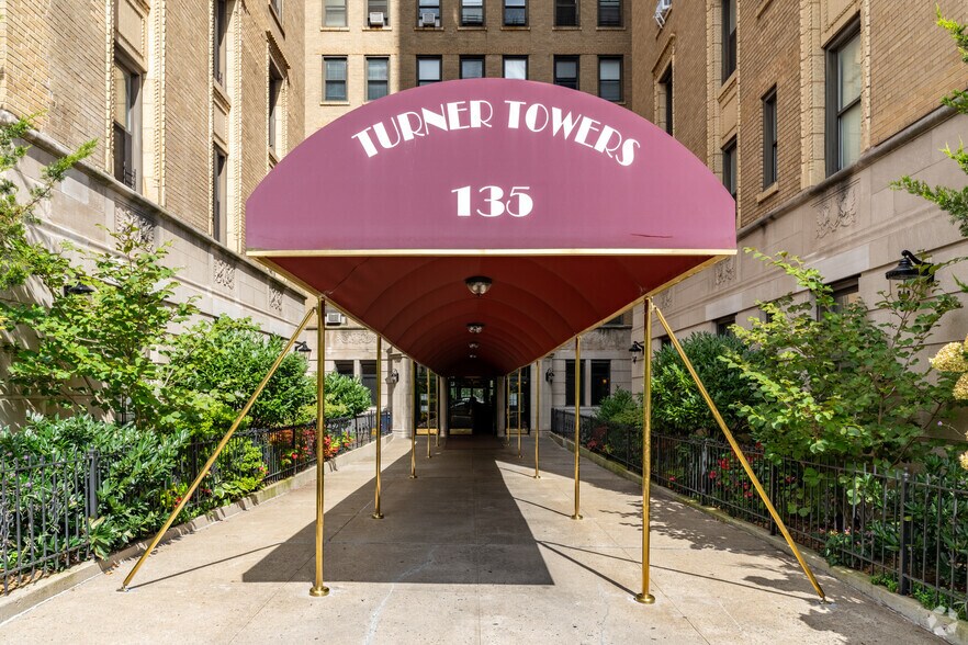 More Photos Of 135 Eastern Pkwy, Brooklyn Apartments For Lease