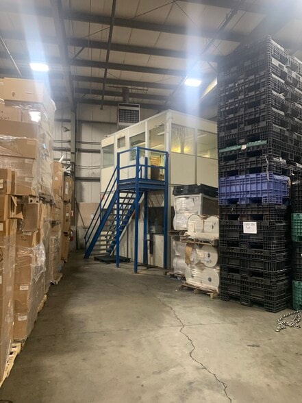 More Photos Of 62 Lakeview St, Leominster Warehouse For Sale