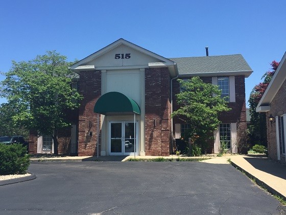 More Photos Of 515 Woodcrest Dr, Bloomington Medical For Lease