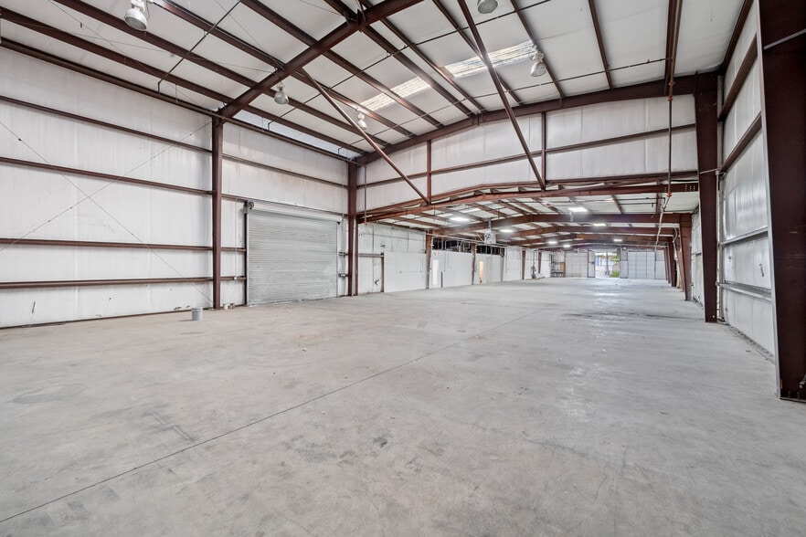 More Photos Of 1511 Commercial Ct, Jonesboro Warehouse For Sale