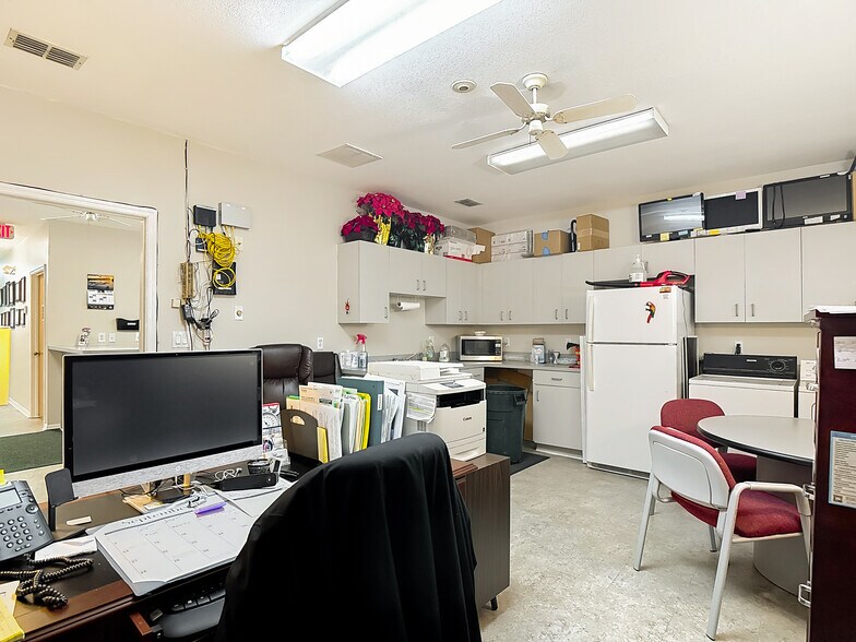 More Photos Of 45 Bryan Ave, LaBelle Medical For Sale