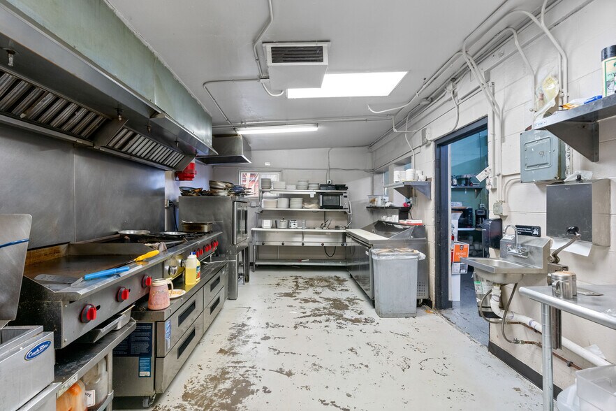 More Photos Of 7575 Broadway St, Denver Restaurant For Sale