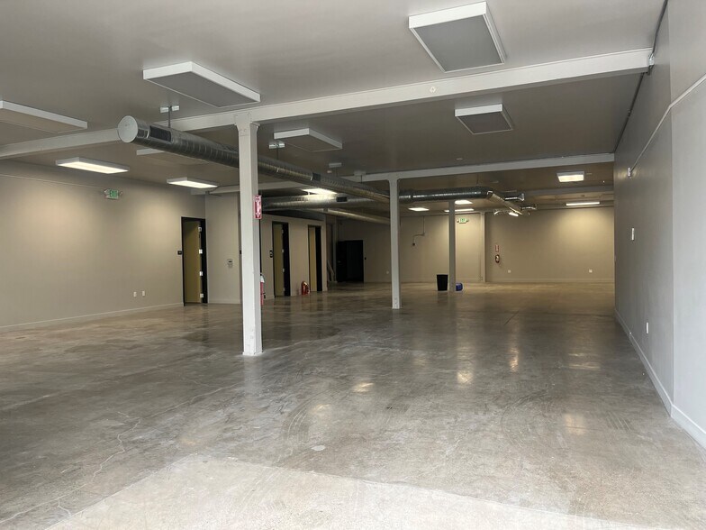 More Photos Of 2908 Chapman St, Oakland Flex For Lease