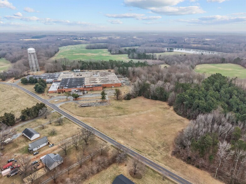 More Photos Of 1000 E Butler Ave, Liberty Manufacturing For Sale