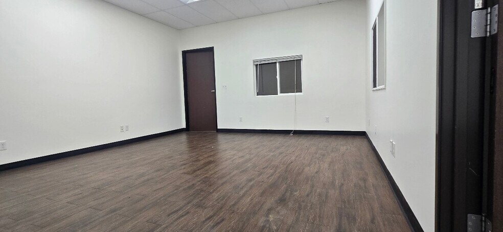 More Photos Of 1716 E 21st St, Los Angeles Manufacturing For Lease