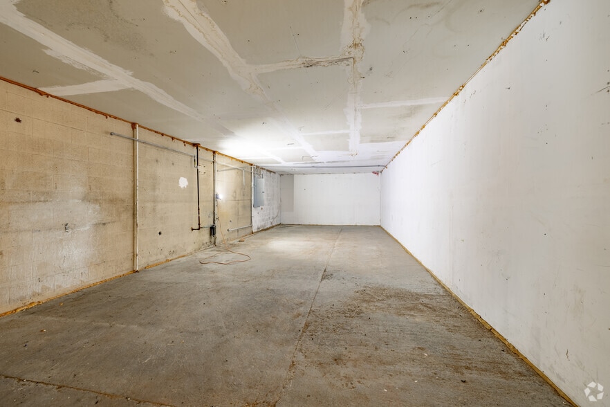 More Photos Of 6943 Eton Ave, Canoga Park Manufacturing For Sale