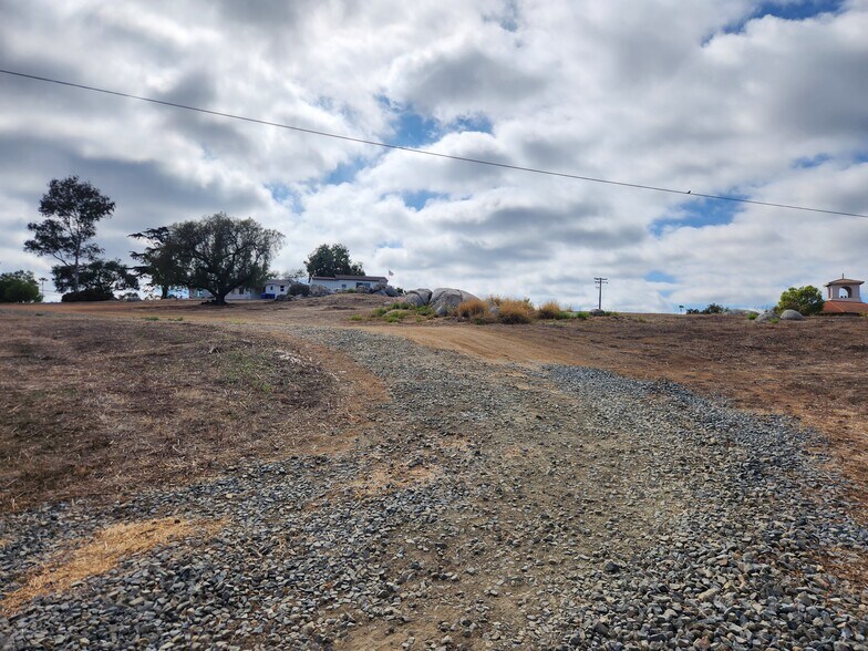 More Photos Of 1060 Crest View Rd, Vista Land For Sale