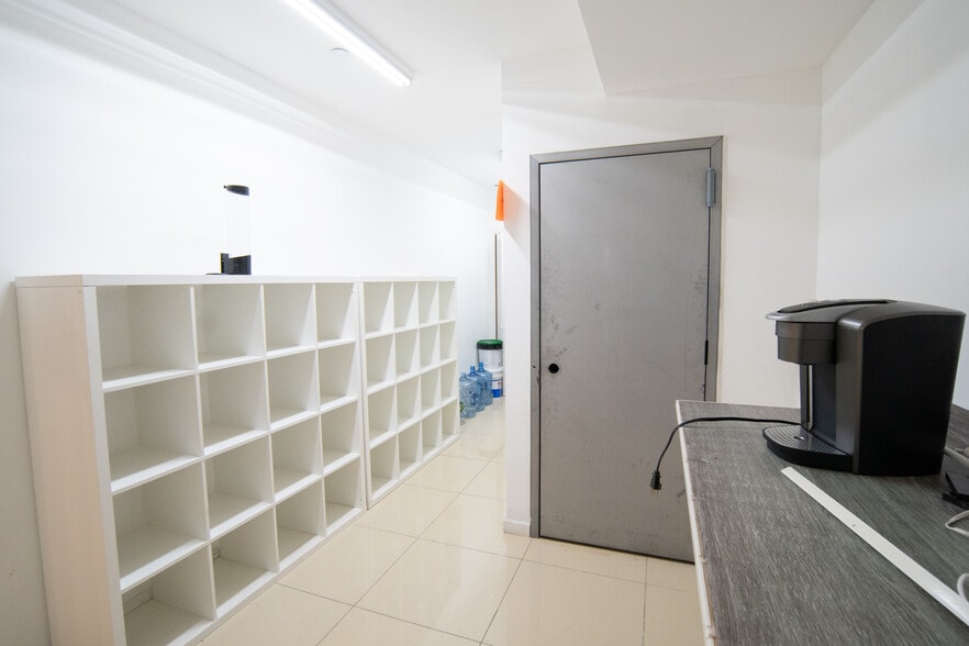 More Photos Of 38-06 Greenpoint Ave, Long Island City Apartments For Lease