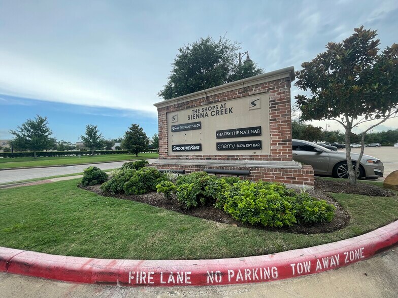 More Photos Of 9101 Sienna Crossing Dr, Missouri City General Retail For Sale