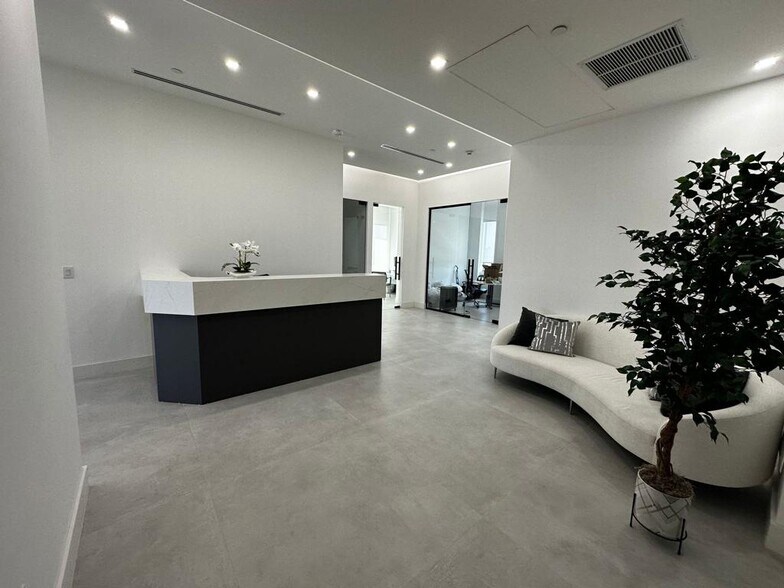 More Photos Of 19790 W Dixie Hwy, Aventura Office For Sale