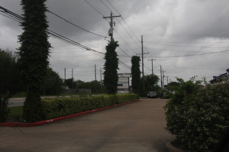 More Photos Of 6713 Broadway, Pearland Freestanding For Lease
