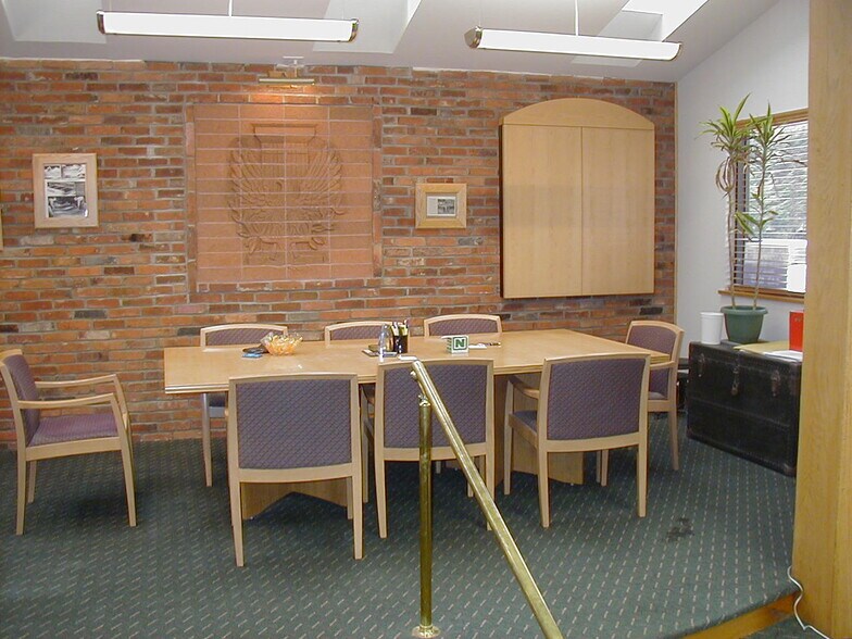 More Photos Of 418 3rd Ave, Ford City Light Distribution For Lease