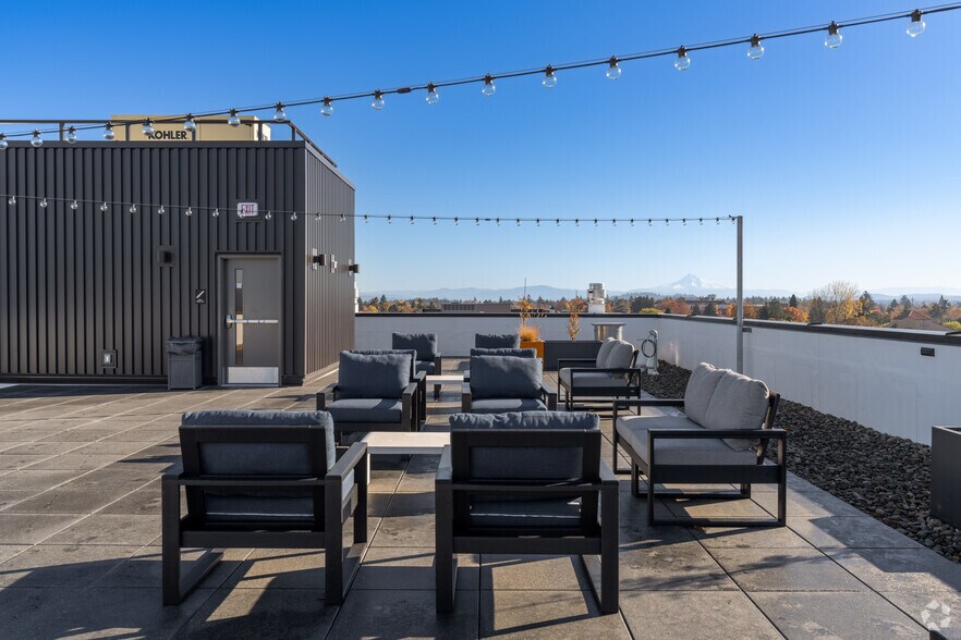 More Photos Of 5460 N Interstate Ave, Portland Apartments For Lease