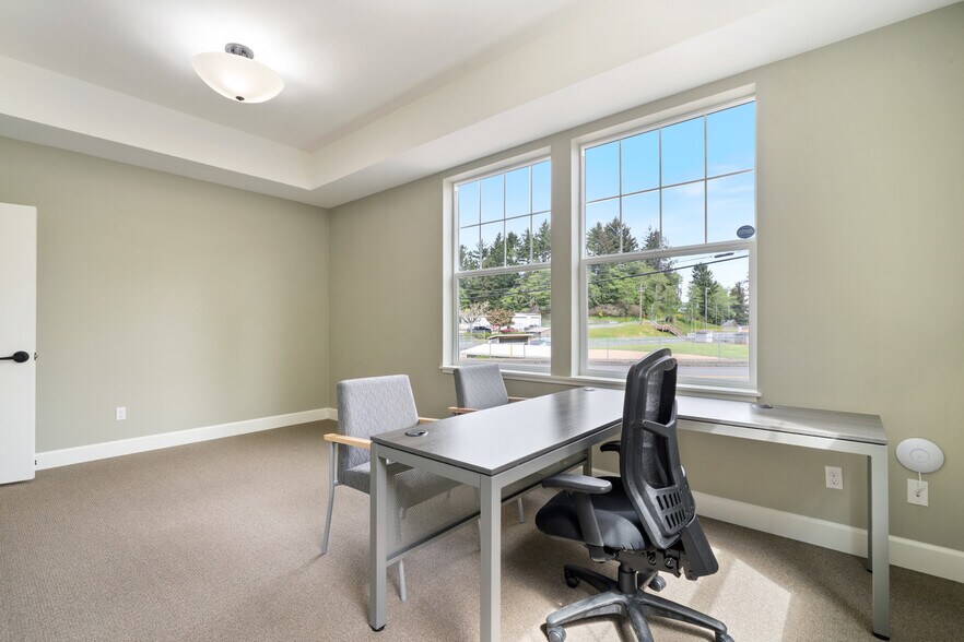More Photos Of 2210 NE 22nd St, Lincoln City Office For Lease