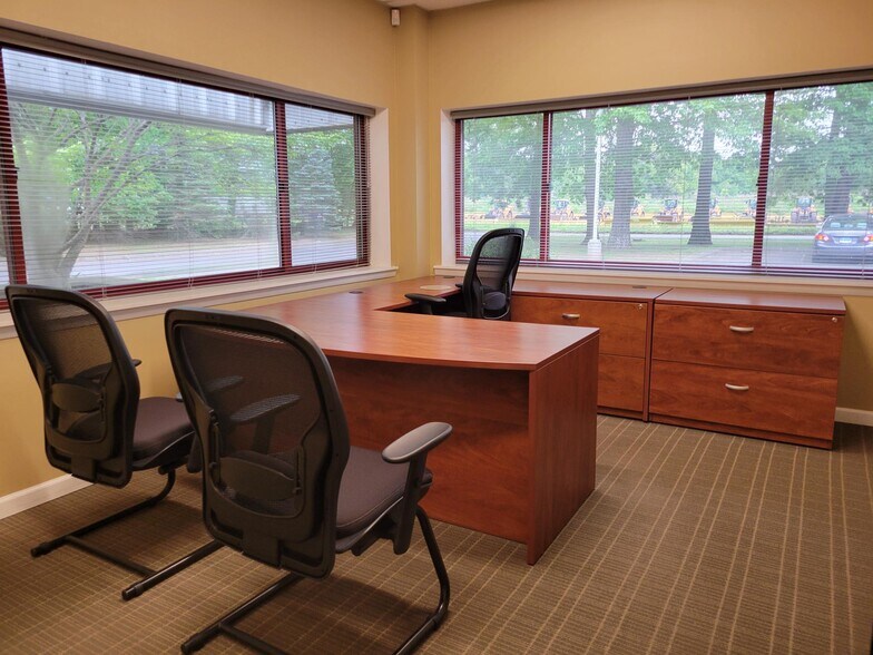 More Photos Of 117 W Dudley Town Rd, Bloomfield Light Manufacturing For Lease