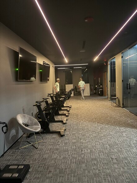 More Photos Of 1495 N Park Dr, Weston Showroom For Sale