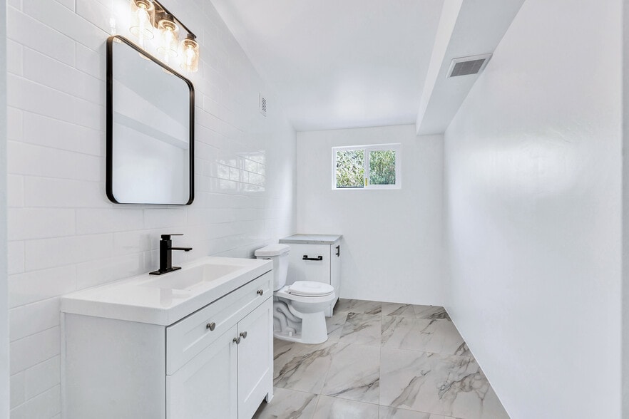 More Photos Of 2934 SE 16th Ave, Portland Flex For Lease