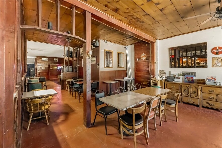 More Photos Of 21375 Main St, Lakehead Restaurant For Sale