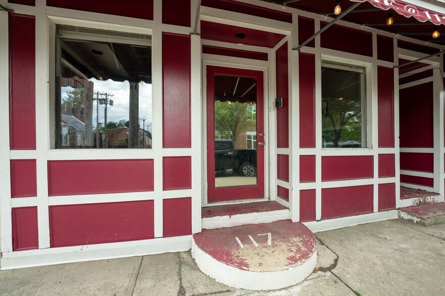 More Photos Of 117 N Lake Ave, Albany Storefront Retail Residential For Sale