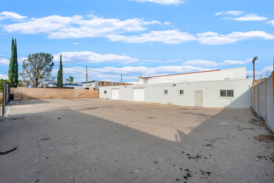 More Photos Of 23045 Drayton St, Santa Clarita Warehouse For Sale