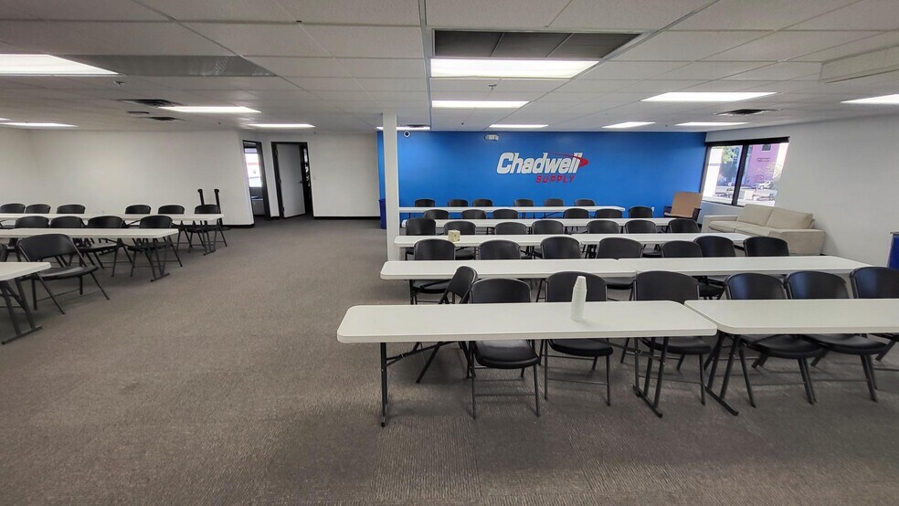 More Photos Of 3326 Ponderosa Way, Las Vegas Warehouse For Lease