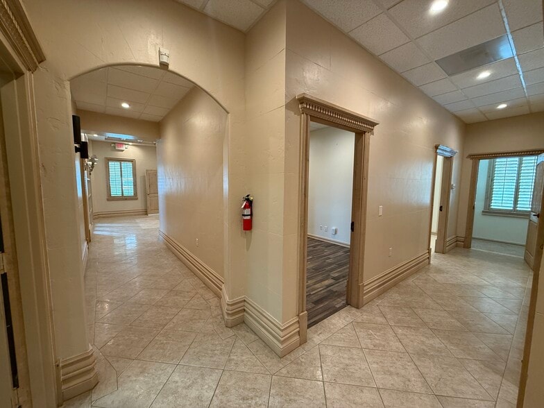 More Photos Of 5974 Silver Springs Dr, El Paso Office For Sale