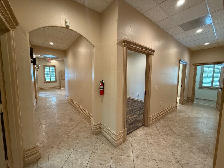 More Photos Of 5974 Silver Springs Dr, El Paso Office For Lease