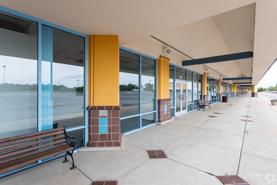 More Photos Of 357 Tanger Blvd, Seymour Unknown For Lease