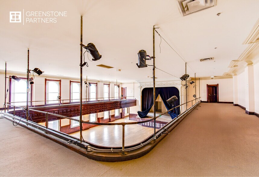 More Photos Of 758 W North Ave, Chicago Sports And Entertainment For Sale