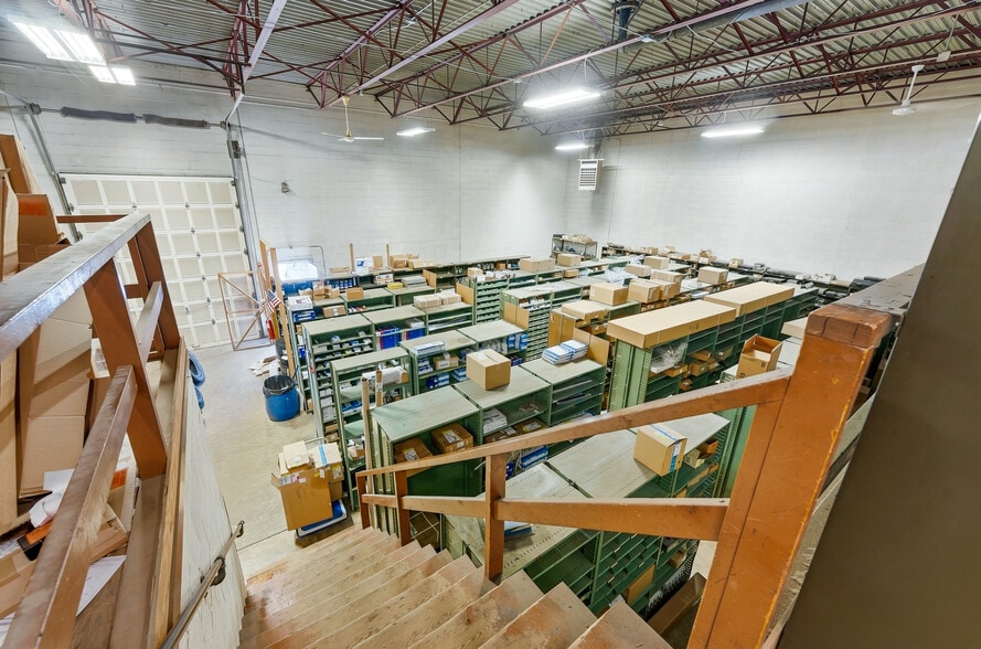 More Photos Of 1229 Country Club Rd, Fairmont Auto Dealership For Sale