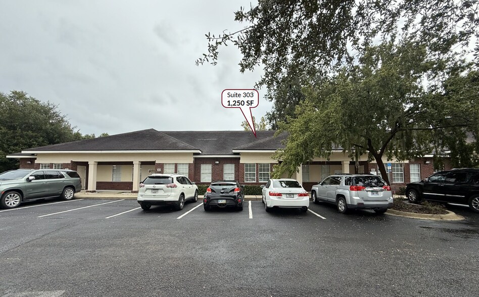Primary Photo Of 13453 N Main St, Jacksonville Medical For Lease