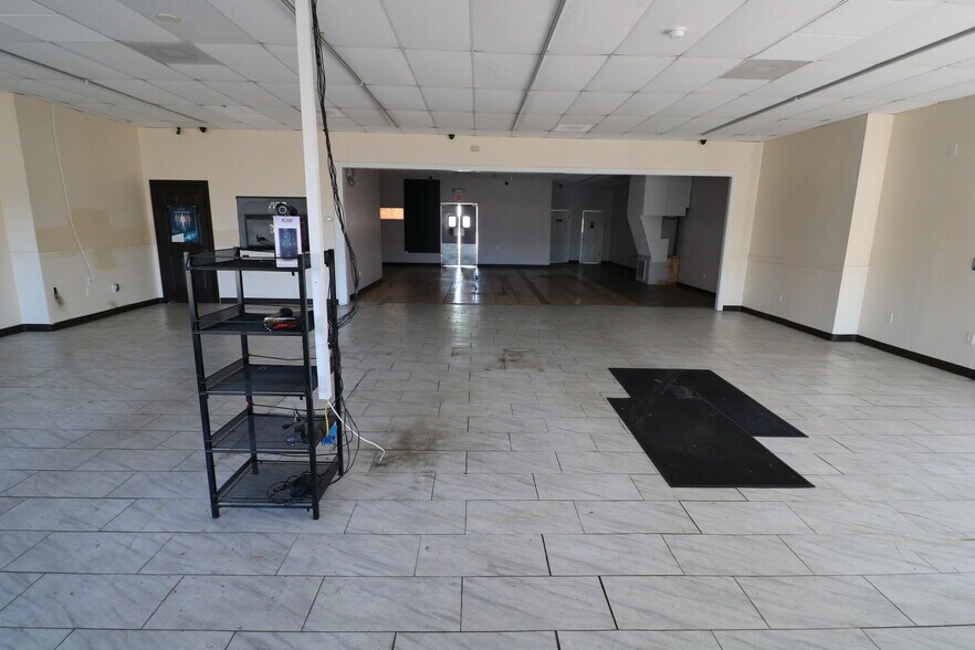 More Photos Of 2418 US Highway 19, Holiday General Retail For Lease