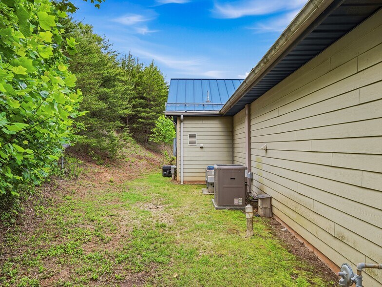 More Photos Of 149 New Leicester Hwy, Asheville Office For Sale